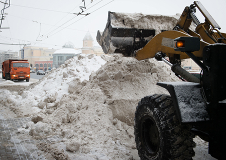 Более 4 тыс. тонн снега за сутки вывезли коммунальщики в Екатеринбурге