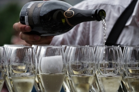 В РФ в преддверии Нового года проверят качество шампанского