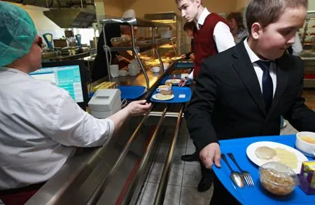 В столовой тульской школы обвешивали детей