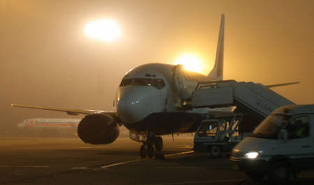 Екатеринбургский аэропорт "Кольцово" возобновил прием самолетов после тумана