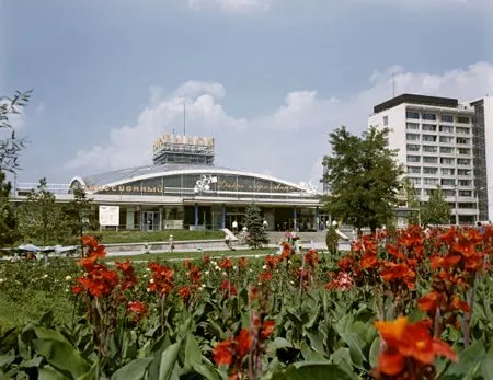 Полиция задержала несколько десятков торговцев во время рейда на рынке в Симферополе