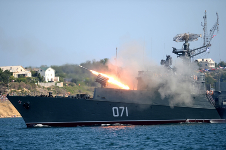 Учения корабельных бригад с ракетными пусками идут в Крыму