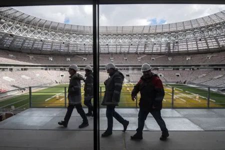 Разметка игрового поля началась в "Лужниках"