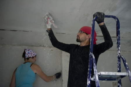 Более тысячи ветеранов в ХМАО получили средства на ремонт в квартирах
