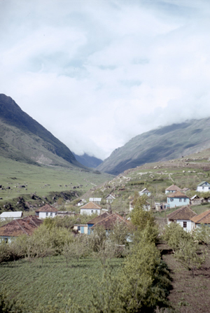 Размыта дорога к альплагерю "Безенги" в Кабардино-Балкарии