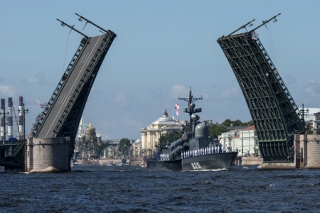 Мосты в Петербурге разведут из-за репетиции военно-морского парада