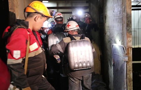 Спасательная операция на руднике "Мир" в Якутии будет продолжаться, пока это возможно