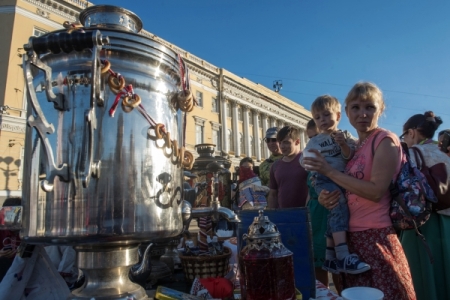 Власти Петербурга насчитали за полгода более 4 млн туристов