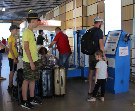 Новые системы упаковки багажа появились в аэропорту Симферополя