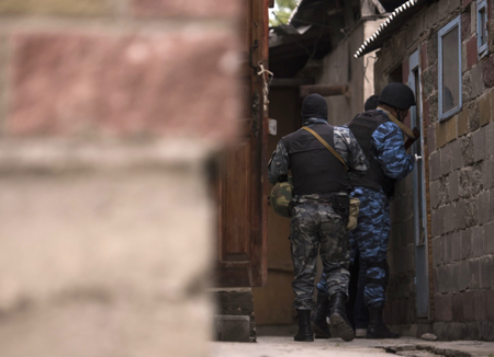 Во время ликвидации боевиков из Хасавюртовской банды в Дагестане погибли двое полицейских