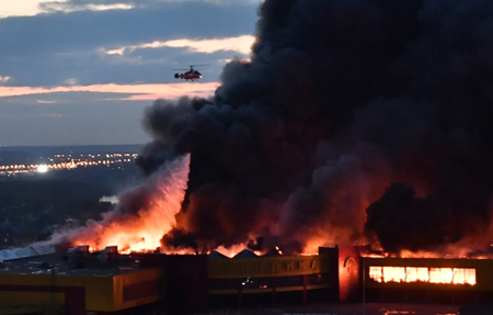 Ликвидировано открытое горение в торговом центре "Синдика" в Подмосковье
