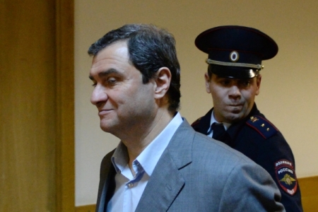 Экс-замминистра культуры Пирумов приговорен к реальному сроку, но освобожден в зале суда в связи с отбытием наказания