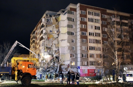 Режим ЧС введен в Ижевске после обрушения подъезда жилого дома