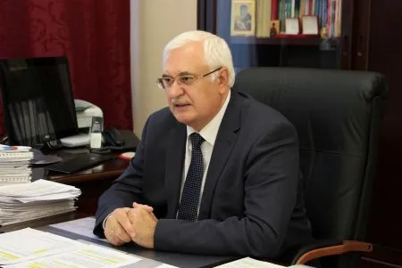 Ректор Томского государственного архитектурно-строительного университета В.Власов: "Мы сами должны проектировать и строить"