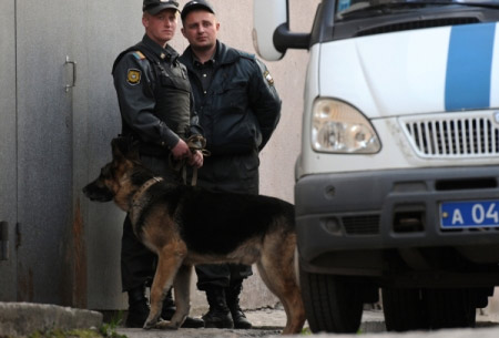 Охранник погиб, два человека ранены в результате стрельбы на фабрике "Меньшевик" в Москве