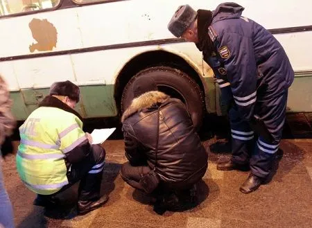 Пассажирский автобус опрокинулся под Тулой, два человека пострадали