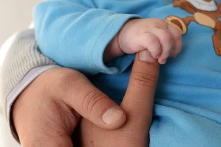 Почти половина петербургских отцов готова уйти в декрет