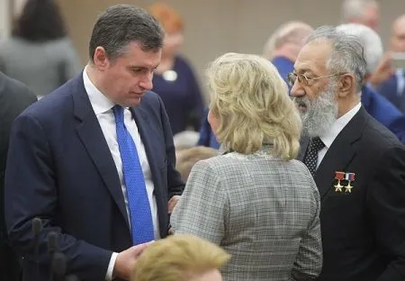 Комиссия ГД по этике не нашла нарушений в деле Слуцкого, обвиненного в харрасменте