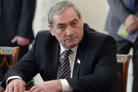 Председатель Совета по вопросам развития Дальнего Востока и Байкальского региона при Совете Федерации В. Штыров: "Люди в своих бедах всегда винят начальство, и если что-то случилось в регионе – виноват губернатор или мэр"