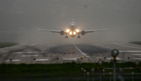 Авиакомпания "Победа" временно приостановила полеты в Нальчик из-за небезопасного состояния аэродрома