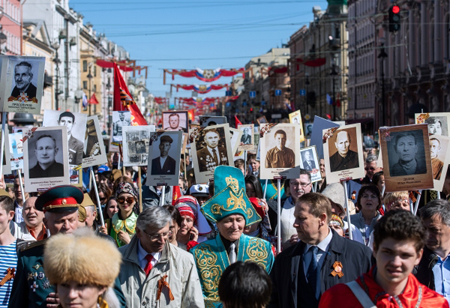 В шествии "Бессмертного полка" по Невскому проспекту приняли участие более миллиона человек