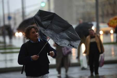 Москвичам разослано предупреждение о дожде и сильном ветре