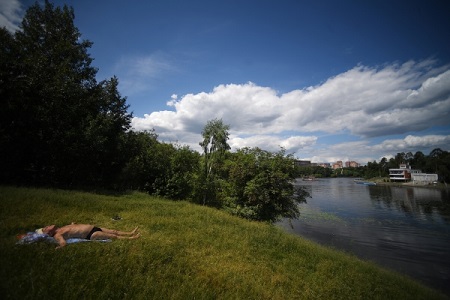 В Гидрометцентре Петербурга предлагают не огорчаться временным похолоданием: в июле будет до плюс 30