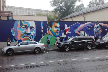 Граффити с изображением Черчесова, Акинфеева и Дзюбы появилось в центре Москвы