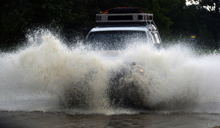 Сильный ливень размыл дороги и подтопил ряд учреждений в райцентре Кировской области
