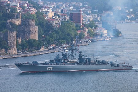 Сторожевой корабль "Пытливый" ЧФ возвращается в Севастополь из Средиземного моря
