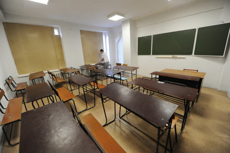 Возобновление занятий после массового убийства в колледже в Керчи откладывается