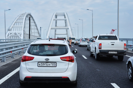 Три миллиона транспортных средств пересекли мост через Керченский пролив