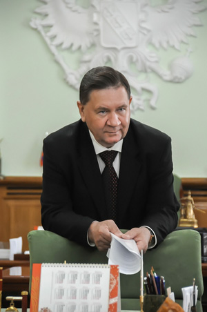 Курский экс-губернатор может получить мандат главы "Металлоинвеста" в облдуме