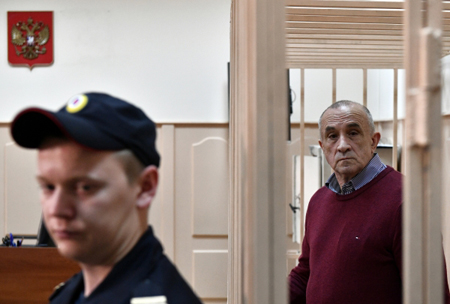 Экс-главу Удмуртии Соловьева этапируют в республику, где его будут судить по делу о взятках