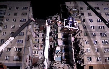 Пятеро человек погибли в результате обрушения подъезда жилого дома в Магнитогорске