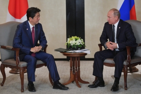 Путин и Абэ обсудят 22 января в Москве вопросы, связанные с заключением мирного договора между РФ и Японией