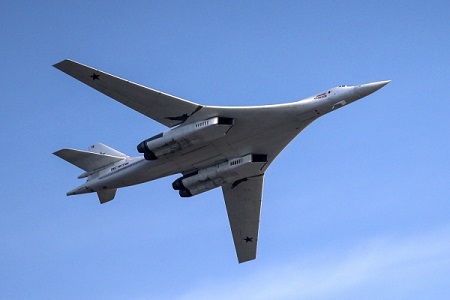 ВКС России получили стратегический ракетоносец Ту-160
