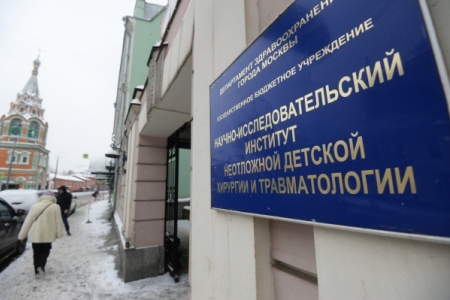Две пострадавшие девочки из Керчи продолжают лечение в Москве