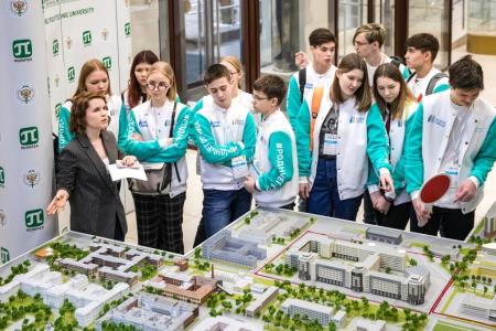 Победителями нефтегазового турнира "Газпром нефти" стали школьники из Ханты-Мансийска и Санкт-Петербурга