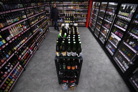 Минздрав РФ поддержал инициативу убрать алкоголь с открытых витрин