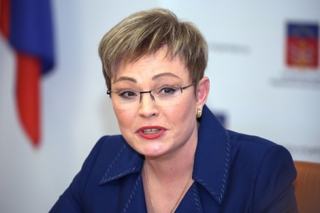 Одной из причин отставки Ковтун могли стать коррупционные скандалы - сенатор Чернышенко