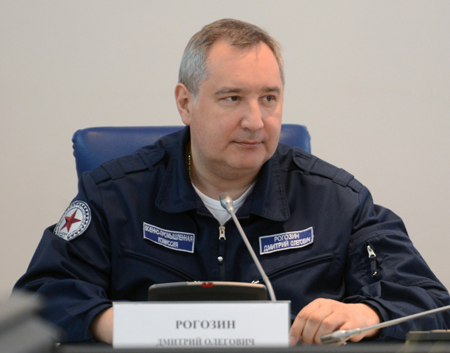 Россия заинтересована в создании международной Лунной базы - Рогозин
