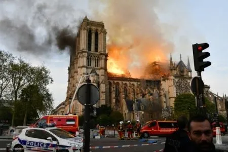 Россия готова участвовать в восстановлении Нотр-Дам наряду со всем миром