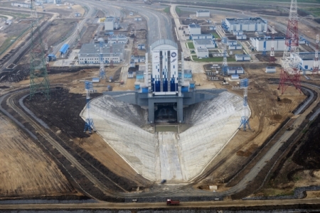 Стройку на космодроме "Восточный" возобновят в июне - Рогозин