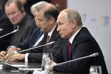 Либерализовать законодательство и "очистить" силовиков необходимо в РФ - Путин