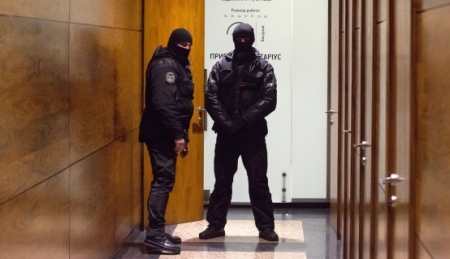 ФСБ проводит обыски в домах предполагаемых сторонников "Хизб ут-Тахрир" в Крыму