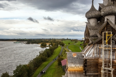 Плотники из РФ, Финляндии и Германии померятся мастерством в рамках фестиваля на острове Кижи