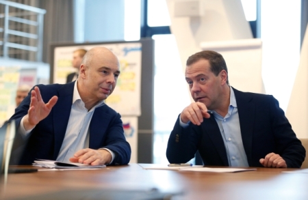 Медведев ожидает от Минфина доклада о причинах медленного финансирования нацпроектов