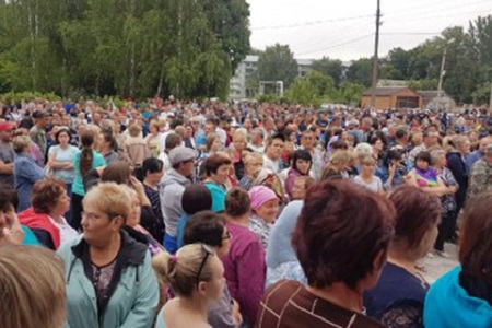 Жители Чемодановки пожаловались прокурору на плохие дороги, темные улицы и нехватку лекарств