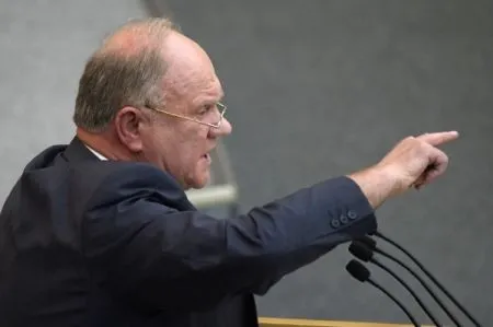 Зюганов заявил о системном кризисе в России